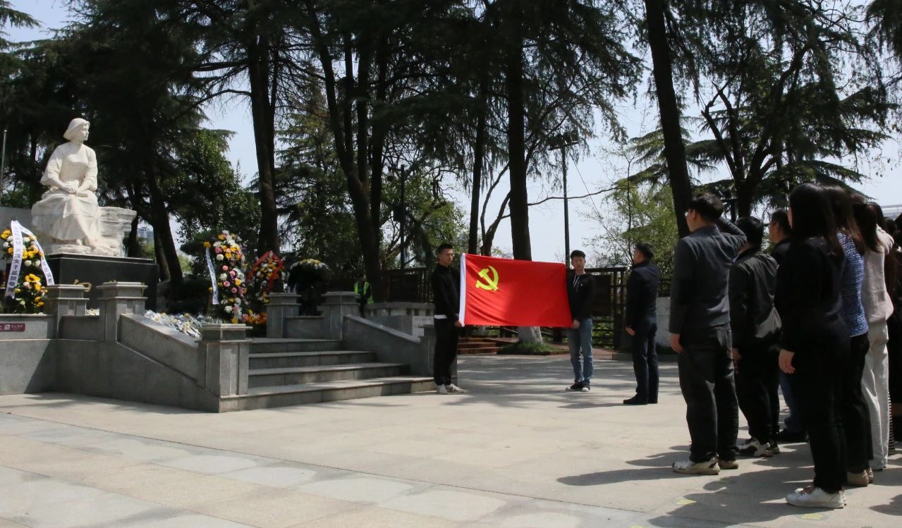 缅怀革命先烈 赓续红色精神丨db电竞·(dbgame)官方网站集团党委组织开展清明祭扫主题活动